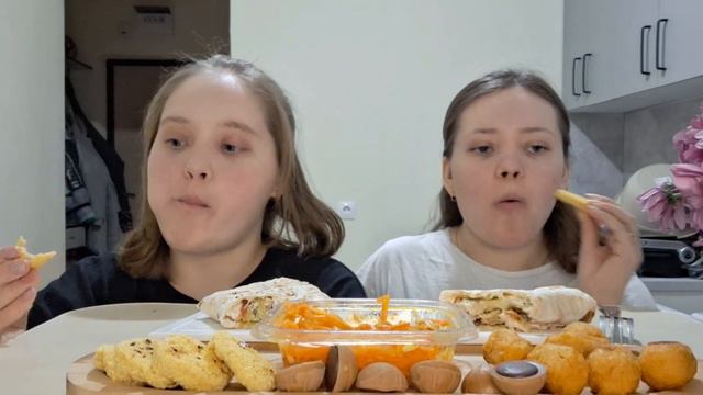 МУКБАНГ ШАУРМА 🥙НАГГЕТСЫ🐥 КОРН-ДОГ 🌭 БЕСЕДА О ХОББИ 🖌🖼📷 смотреть онлайн