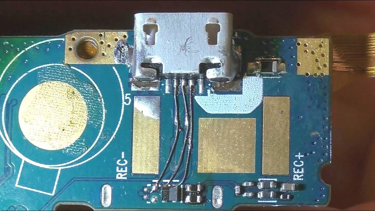 Замена разъёма microUSB с восстановлением дорожек / Смартфон Fly FS405 смотреть онлайн