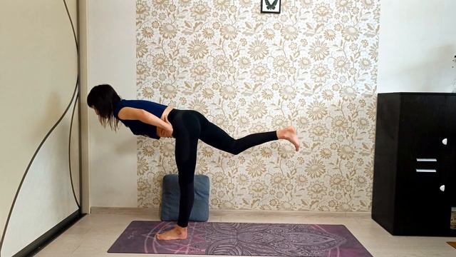 Бодрая ЙОГА стоя 8 минут смотреть онлайн