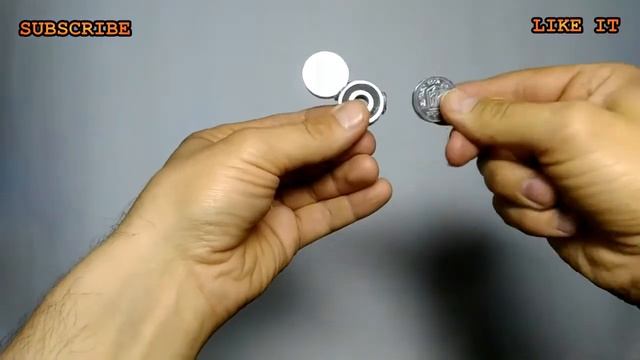 ★Как сделать FIDGET SPINNER из МОНЕТ при помощи клеевого пистолета за 1 минуту. смотреть онлайн