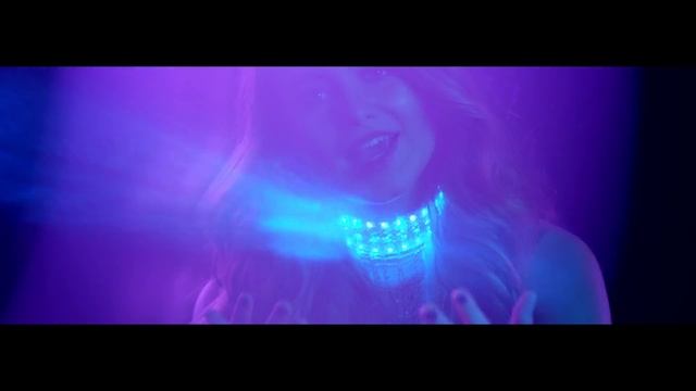 Sofia Reyes - Llegaste Tu (feat. Reykon) [Official Music Video] смотреть онлайн