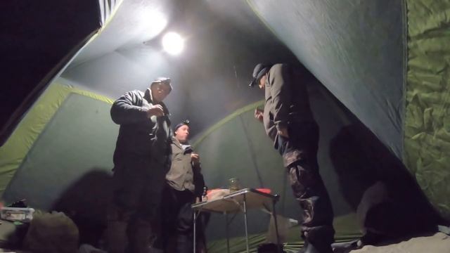 Душевная рыбалка))) Иваныч, Саня и я на острове!!! смотреть онлайн