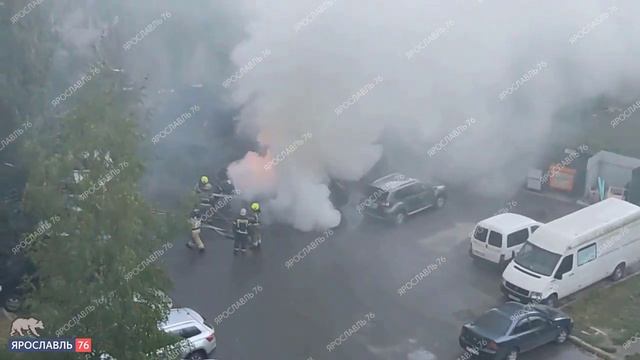 В Ярославле сгорел автомобиль во дворе дома №21 по ул. Труфанова смотреть онлайн