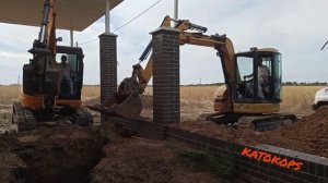 Работа  развернутым ковшом (попрошайка). Мини экскаватор.