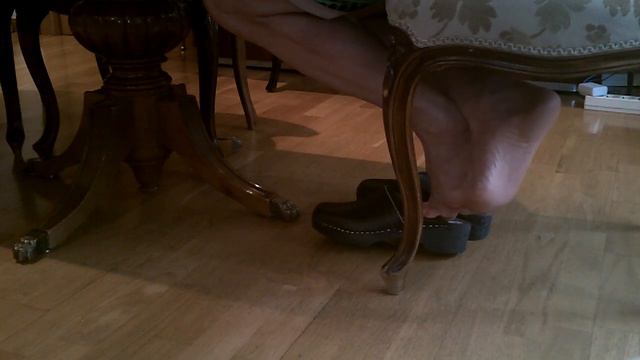 Candid Shoeplay 107