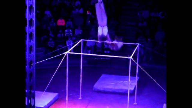 Акробаты на турнике. БелГосЦирк смотреть онлайн