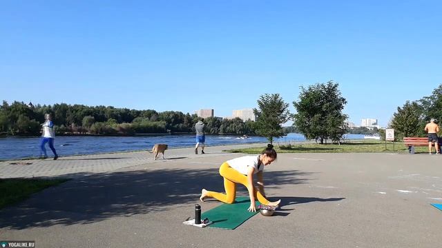 Укрепляем плечевой пояс, осваиваем позу Светлячка. Ольга Гончарова смотреть онлайн