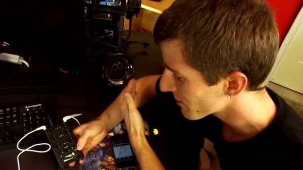 Pokket Mixer Mini DJ Mixer Unboxing & Demo Linus Tech Tips