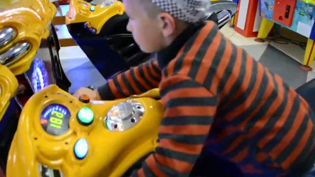 Максимко на мотоциклі смотреть онлайн