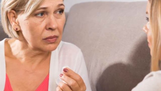 «Если уж совсем невмоготу, заведи любовника!» – советует свекровь невестке смотреть онлайн