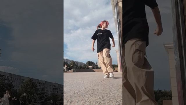 на улице жара, поэтому я снимала раз 20, поэтому получилось не очень, не судите строго? #рек #топ смотреть онлайн