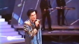 «Русский вальс», стихи Николая Добронравова, музыка Александры Пахмутовой, поёт Юлиан