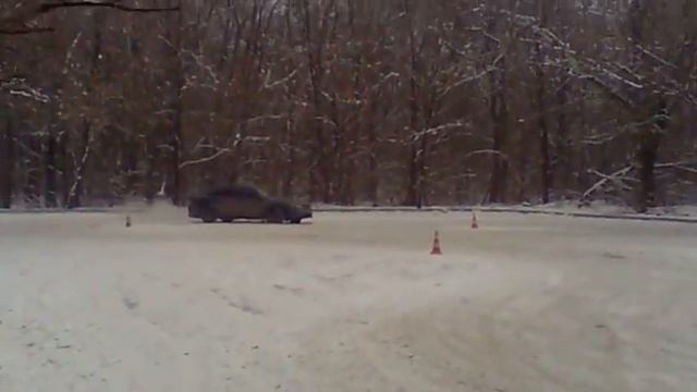 Опель(вроде бы) на слаломе в Донецке 22 01 2012 смотреть онлайн
