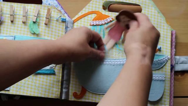 Развивающая книжка-домик #2 в виде сумки для Даши