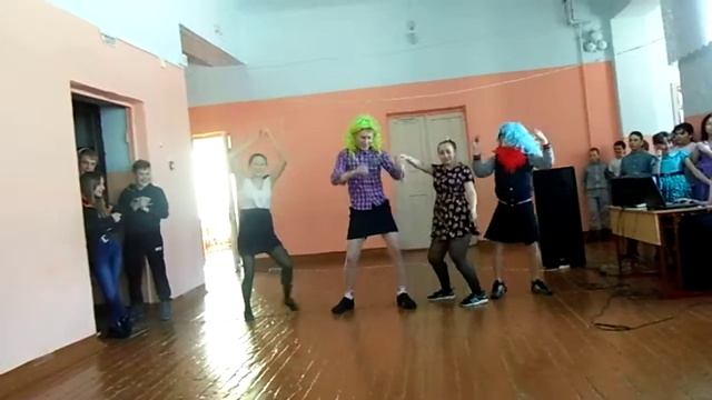 прикольный танец 9 класс смотреть онлайн