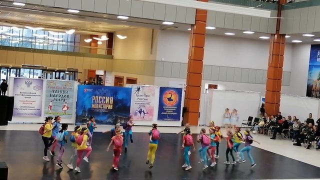 Анастасия Беспалова танец "Каникулы".Djeni Style смотреть онлайн