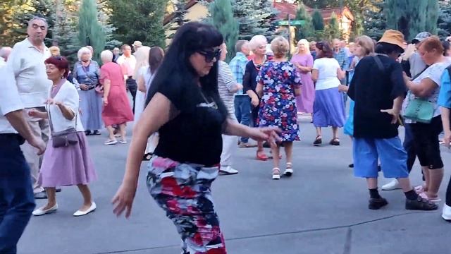 ЗА ЧЕТЫРЕ МОРЯ! ТАНЦЫ ХАРЬКОВ УКРАИНА СЕНТЯБРЬ 2023 смотреть онлайн