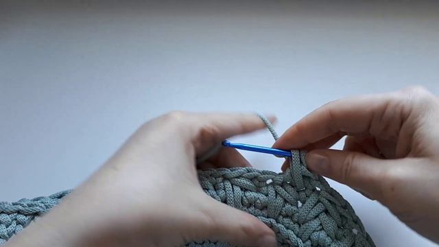?ВСЕГДА В ЦЕНТРЕ ВНИМАНИЯ ?"Плетеный узор" Рюкзак крючком смотреть онлайн