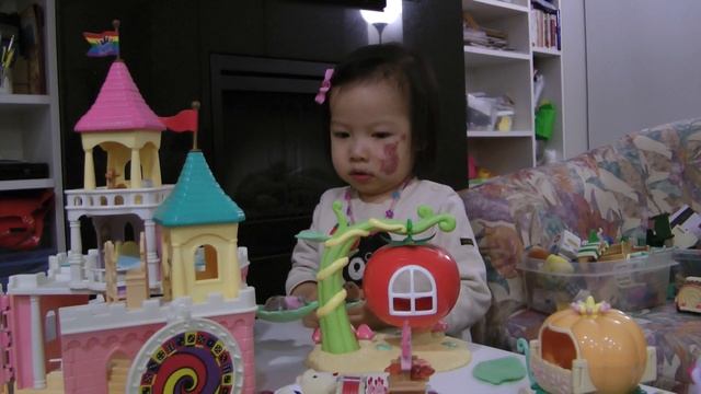 Girl And Sylvanian Families смотреть онлайн