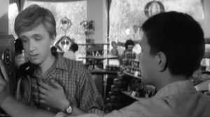 Ты меня любишь  ?  ( Я шагаю по Москве ).