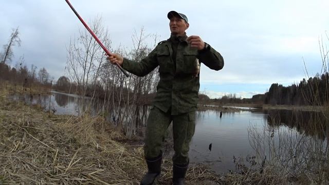 Весенняя рыбалка.Маховая удочка по плотве и окуню, отличный клев. смотреть онлайн