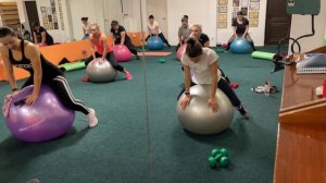 Фитнес с фитболом. Всё тело + сушка внутренних бёдер и зоны галифе.???