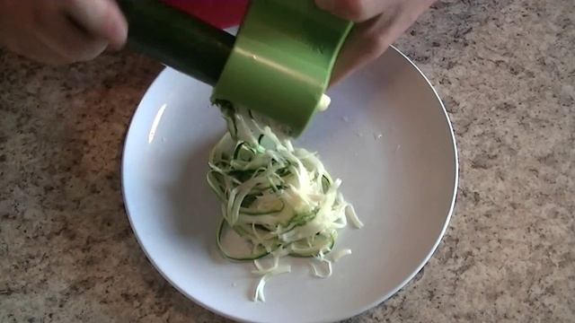Product Review - Microplane Spiral Cutter - Vegeghetti смотреть онлайн