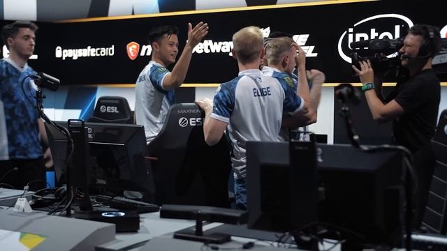 Twistzz: How to win TWO Intel Grand Slams! смотреть онлайн