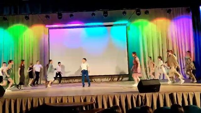 Классный танец на последнем звонке! 4 а класс! смотреть онлайн