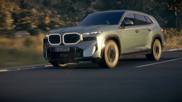 BMW XM - Driving.