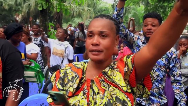NOUS VENONS A TOI_FEMME THAMAR  (LIVE AU JARDIN BOTANIQUE)