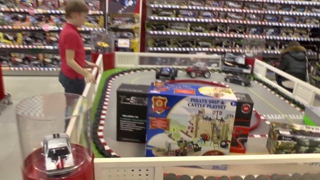 Новогодние покупки 2016 Отдых в Ресторане Christmas Shopping 2016 Children's World Toys смотреть онлайн