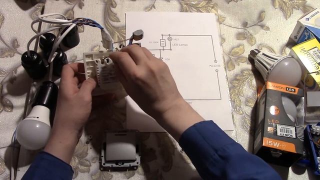 Встраиваемый датчик движения из Китая возле светильника и выключатель . смотреть онлайн