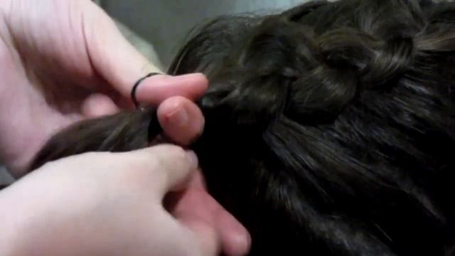 Как заплести косу "Наизнанку с гулькой" смотреть онлайн