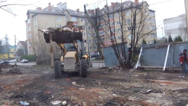 погрузка мусора JCB погрузчиком и грузчиками смотреть онлайн