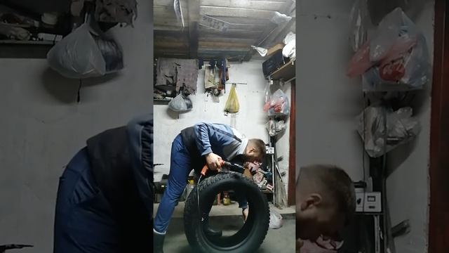 Шипуем шины устройством *дошипун* смотреть онлайн