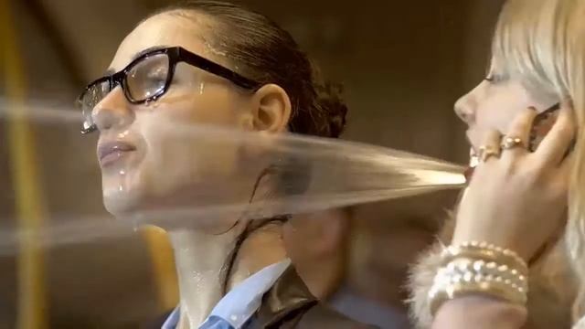 Renault clio Werbespot mit Pina Akin смотреть онлайн