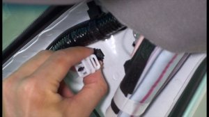 26. Снятие обшивки передней стойки Honda Stepwgn RP