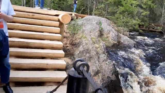 водопад Ахвенкоски на реке Тохмайоки Кто сумел прочитать - приз от карельского праотца- Вяйнямёйнен смотреть онлайн