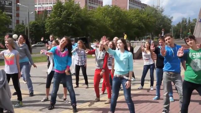 Танцевальный флешмоб в Сарове смотреть онлайн