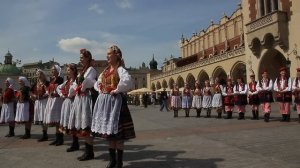 60-lecie Zespołu Pieśni i Tańca "Krakowiacy". Taniec "Krakowiak z kosami".