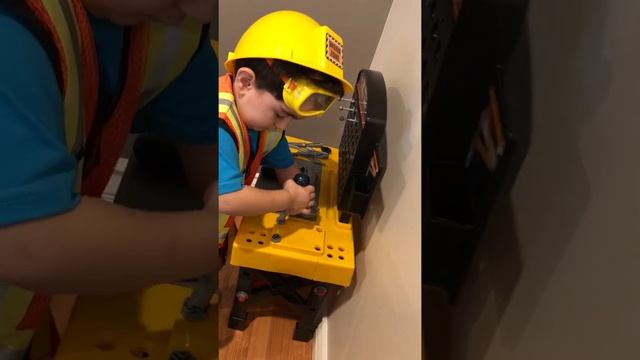 Kid Hammer & screwdriver Demo смотреть онлайн