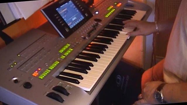 "Sidewalk Cafe" on Yamaha Tyros 3 смотреть онлайн