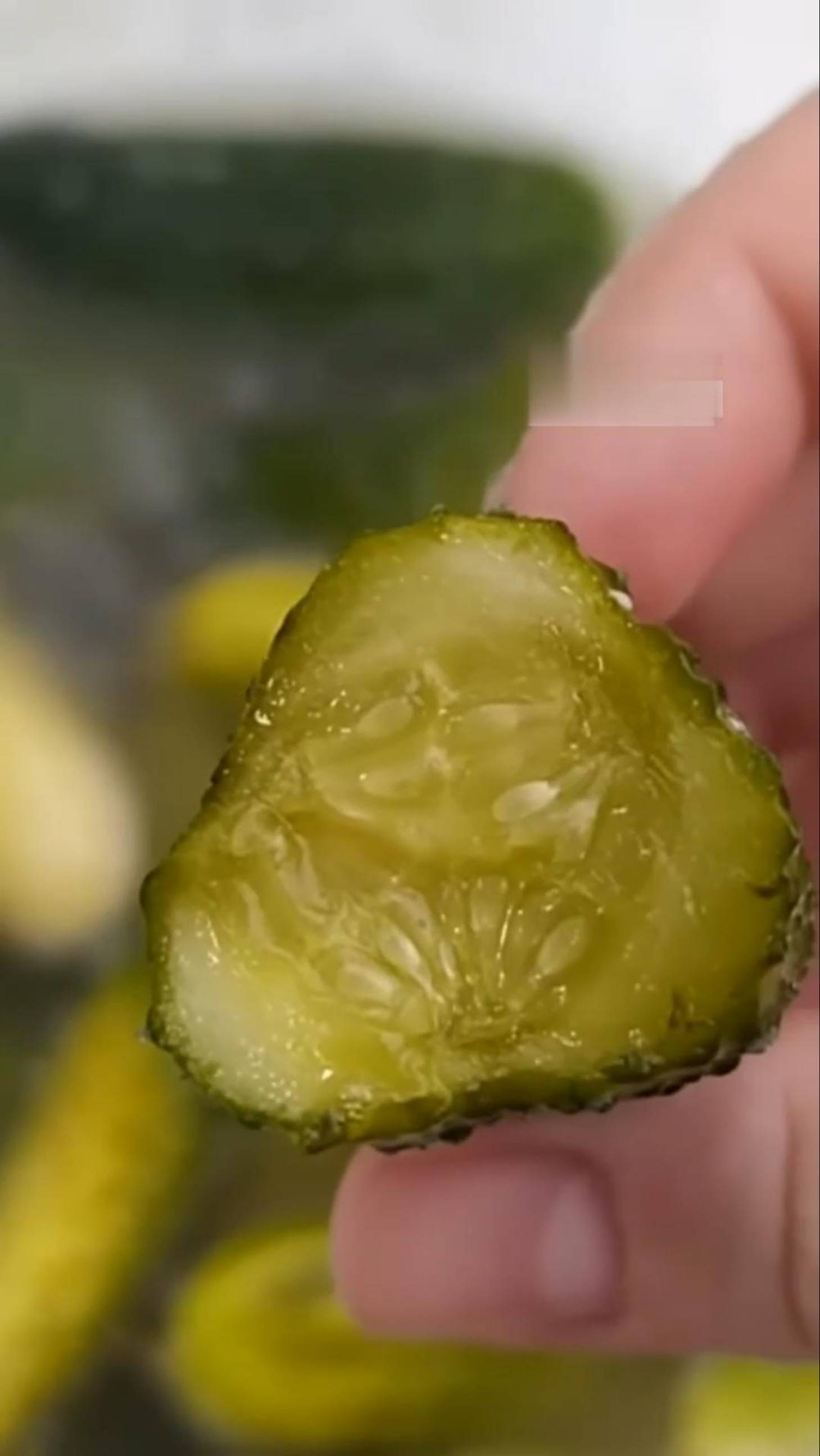 Пробудите свои вкусовые рецепторы с идеальными солеными огурцами! 🥒✨