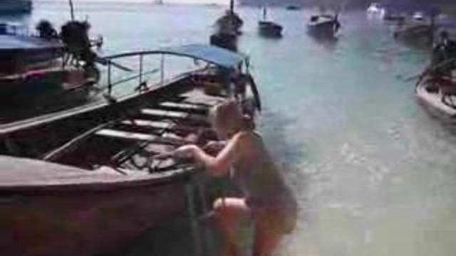 цунами на островах Пхи - Пхи смотреть онлайн