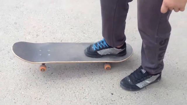 Как спрыгивать с бордюра на скейте.