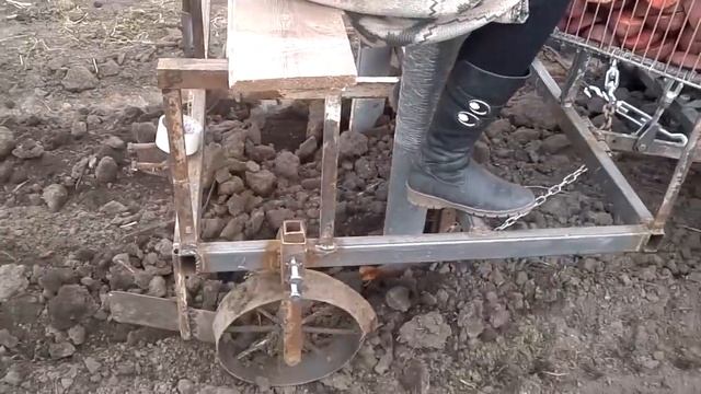 мини трактор из Зубра.Посадка картошки. смотреть онлайн