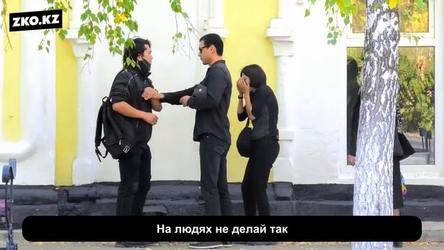 ДРАКА С ДЕВУШКОЙ НА ГЛАЗАХ У ПРОХОЖИХ смотреть онлайн