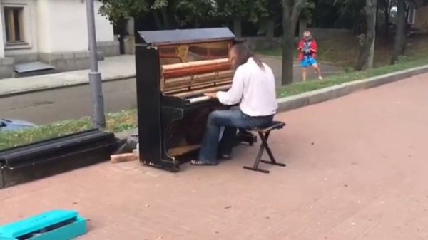 Пианист гений