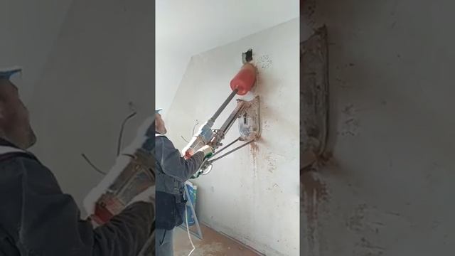 Сверление отверстия в кирпичной стене под углом 45 градусов смотреть онлайн